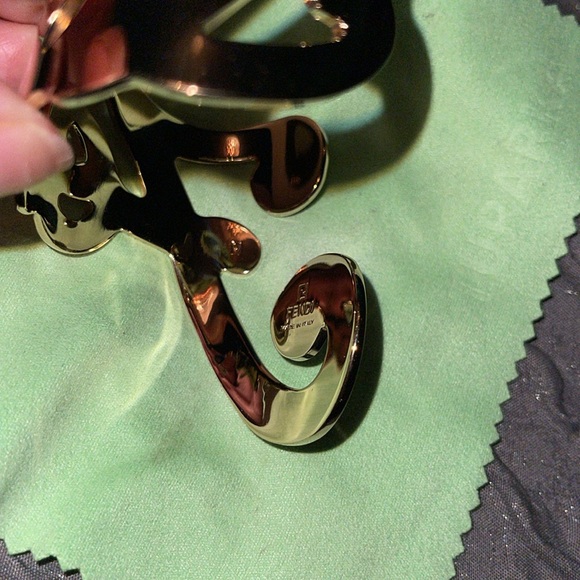 ❤️SOLD❤️Preloved Fendi name bangle bracelet gold color great condition. - Picture 6 of 11